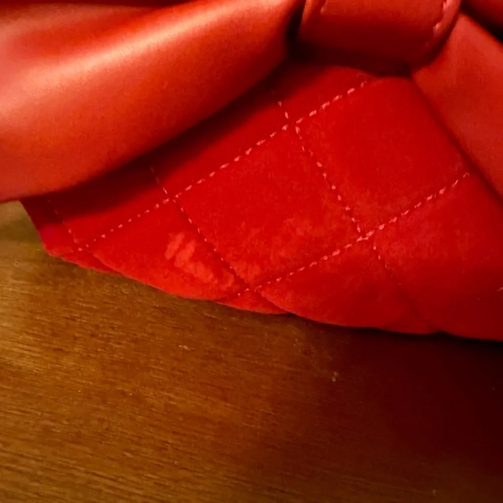 Snow White Red Quilted Loungefly Fanny with Bow - Picture 2 of 4